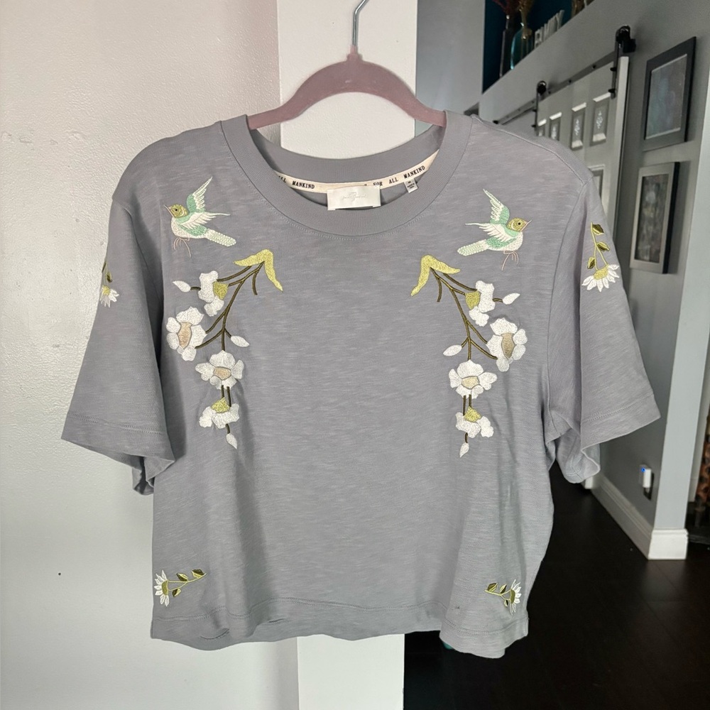 7 For All Mankind Top Size M
Light Gray Floral Embroidered